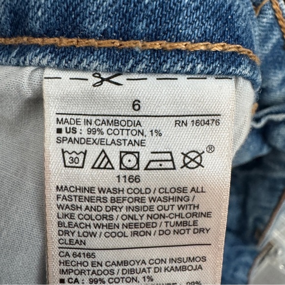 Old Navy 👖 High Rise Denim Shorts | Size 6 - Picture 4 of 5